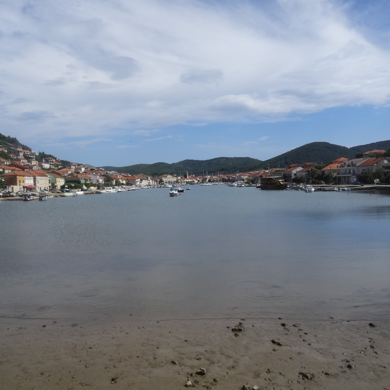 plitvina v zalivu Vela luka